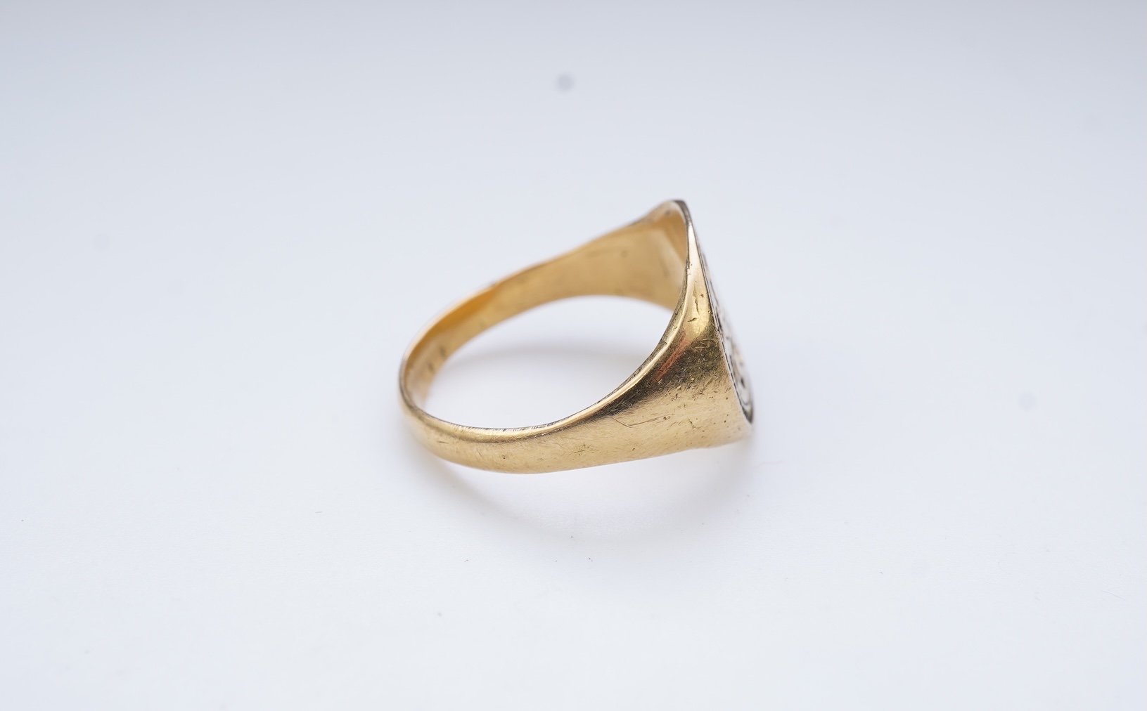 A rare Elizabethan gold signet ring, England, late 16th century